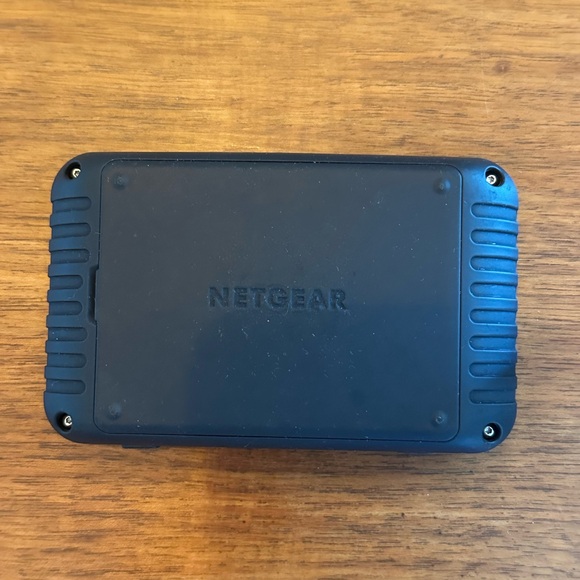 Netgear Mobile WiFi Hotspot - Picture 3 of 8